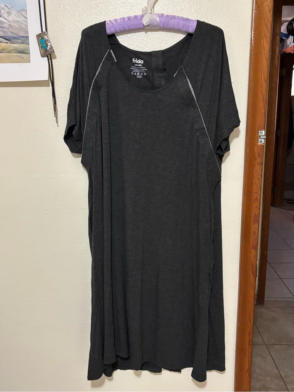 Frida/ Hospital gown